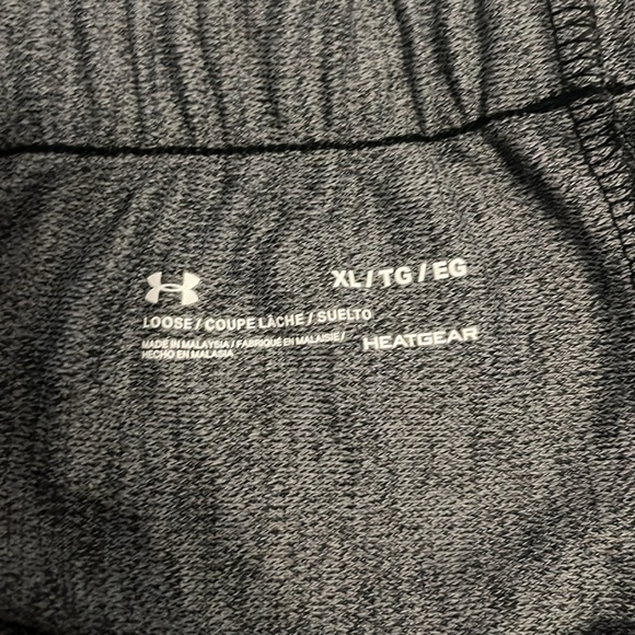 Under Armour activewear shorts with pockets - Picture 3 of 3